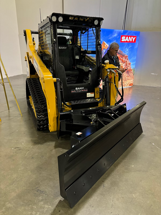 Мини погрузчик SANY ST230V