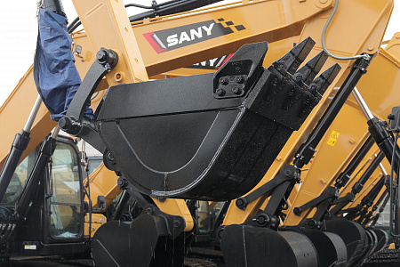 Экскаватор гусеничный SANY SY215C с длинной стрелой Long Reach