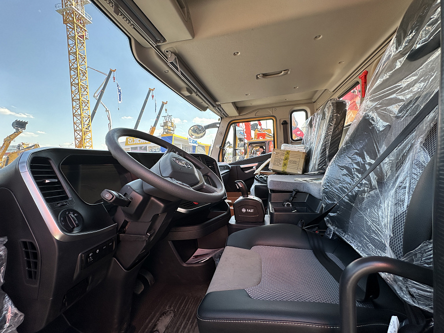 Автокран SANY STC1200T5
