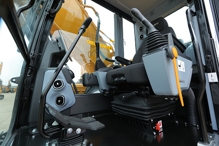 Экскаватор гусеничный SANY SY215H Pro