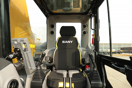 Экскаватор гусеничный SANY SY215C с длинной стрелой Long Reach