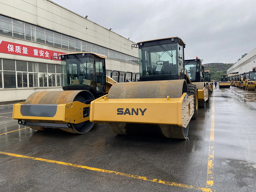 Каток грунтовый SANY SSR140C-8