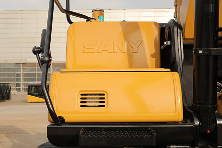 Экскаватор гусеничный SANY SY215C с длинной стрелой Long Reach