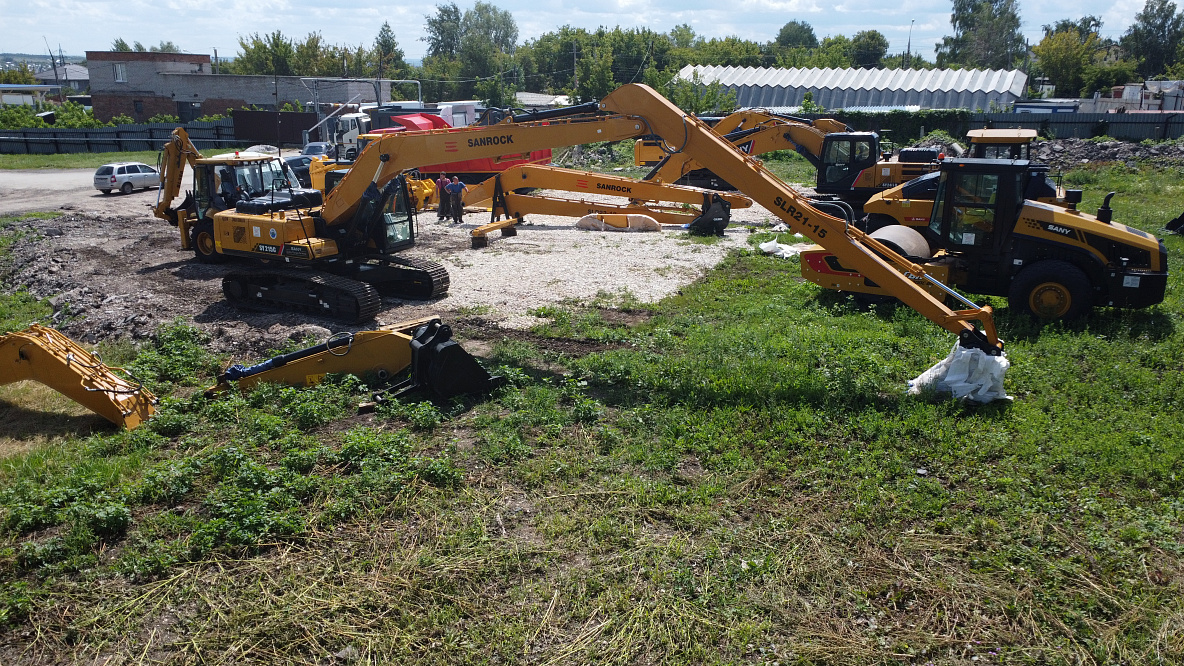 Экскаватор гусеничный SANY SY215C с длинной стрелой Long Reach