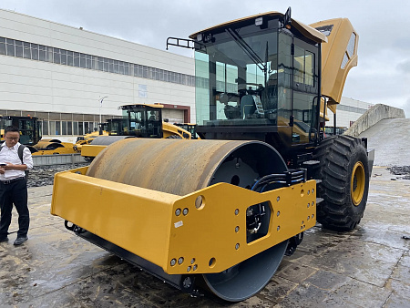 Каток грунтовый SANY SSR140C-8