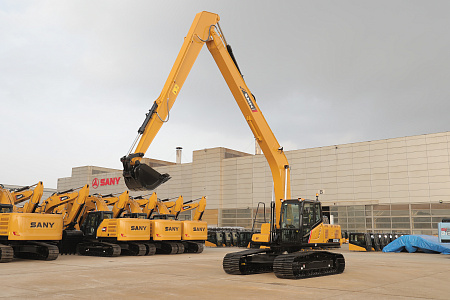 Экскаватор гусеничный SANY SY215C с длинной стрелой Long Reach