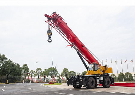 Короткобазный кран SANY SRC900T