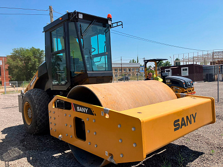 Каток грунтовый SANY SSR140C-8