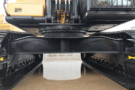 Экскаватор гусеничный SANY SY215C с длинной стрелой Long Reach