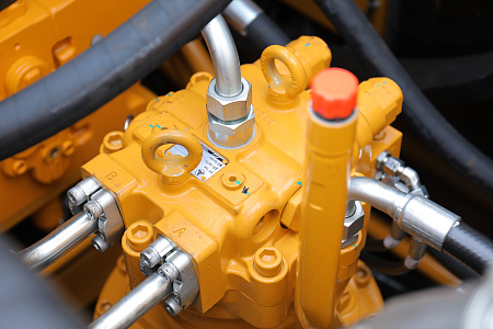 Экскаватор гусеничный SANY SY215H Pro