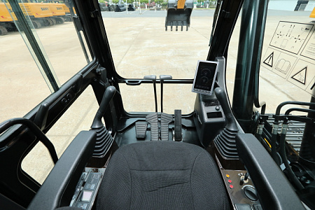 Экскаватор гусеничный SANY SY215C