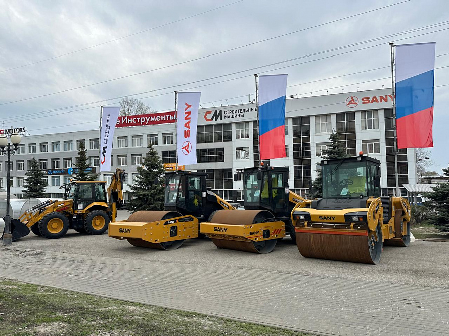 Равноколесный Экскаватор погрузчик SANY BHL 105