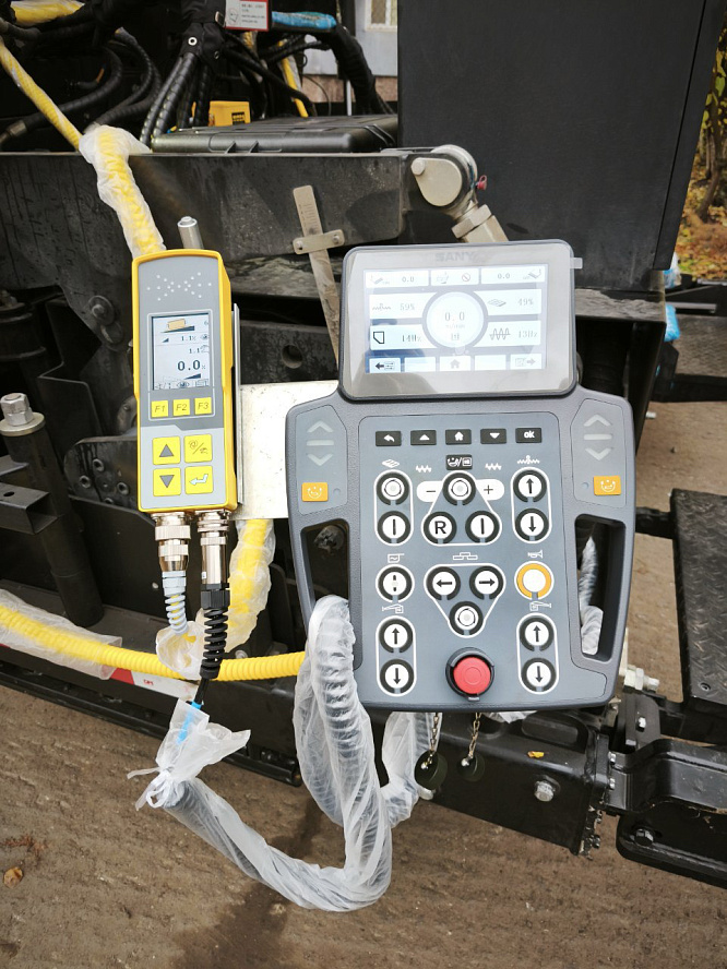 Гусеничный асфальтоукладчик SANY SAP90C - 10Ru